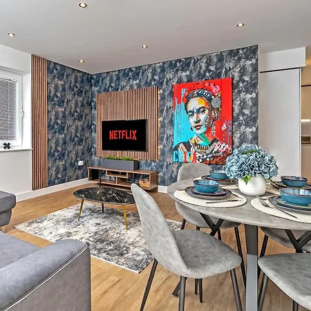 Luxury Airport Suite, Free Parking, Fantastic Location, Close To Airport, Train Station And Town Centre Luton  Extérieur photo