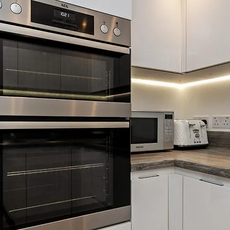 Luxury Airport Suite, Free Parking, Fantastic Location, Close To Airport, Train Station And Town Centre Luton  Extérieur photo