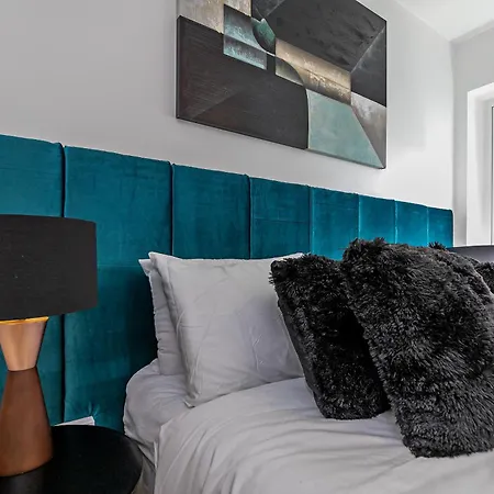 Luxury Airport Suite, Free Parking, Fantastic Location, Close To Airport, Train Station And Town Centre Luton  Extérieur photo