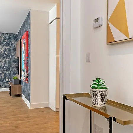 Luxury Airport Suite, Free Parking, Fantastic Location, Close To Airport, Train Station And Town Centre Luton  Extérieur photo