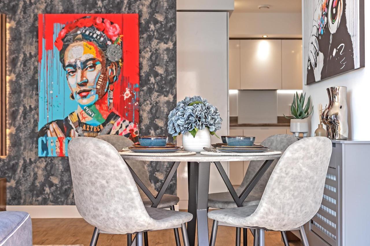 Airport Oasis: Luxury With Free Parking Apartment Luton (Bedfordshire)