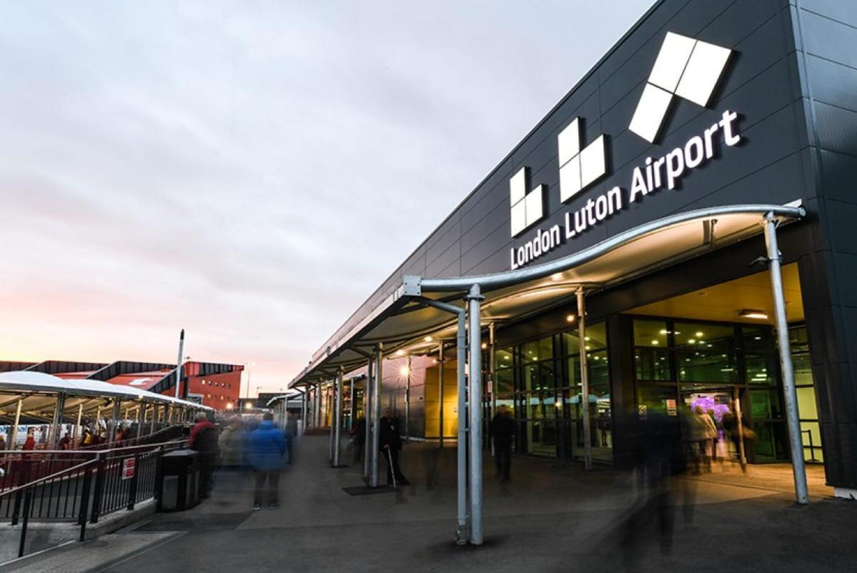 Airport Oasis: Luxury With Free Parking Apartment Luton (Bedfordshire)