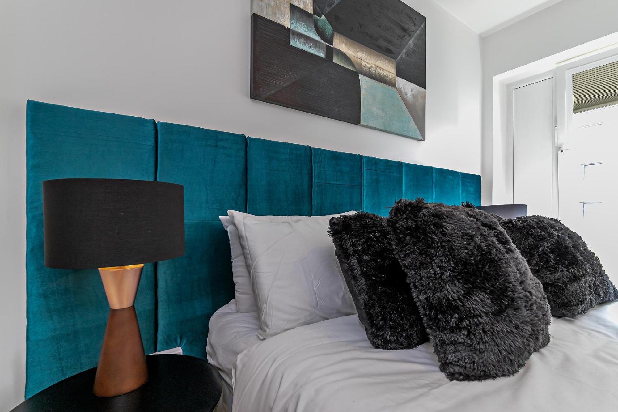 Airport Oasis: Luxury With Free Parking Apartment Luton (Bedfordshire)